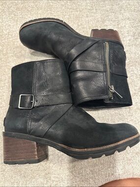 Sorel Black Leather & Suede Buckle Ankle Boots
